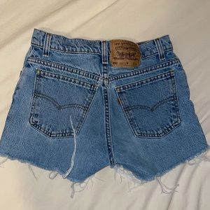 Levi’s 950 Relaxed Fit High Waisted Shorts - Size 7 M